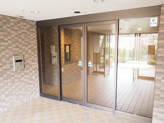 セキュリティ　安心のオートロックです