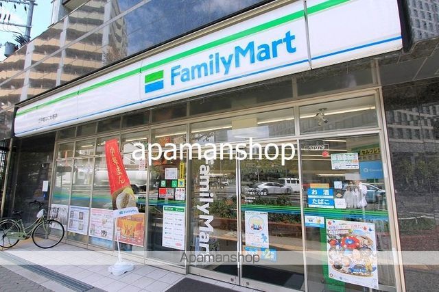 コンビニ　ファミリーマート（コンビニ）まで80m