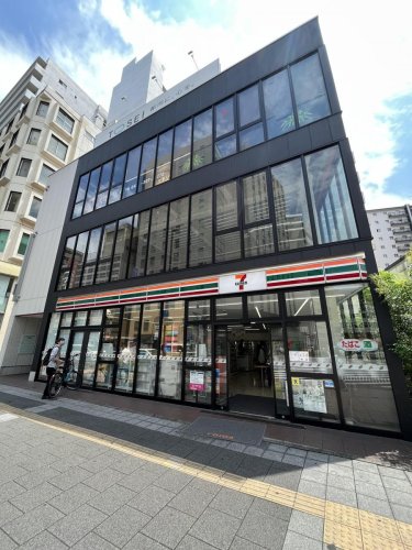 コンビニ　セブンイレブン 千葉中央駅東口店（コンビニ）まで105m