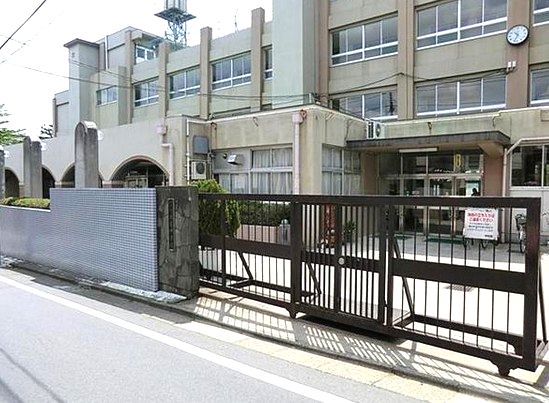 中学校　豊島区立池袋中学校（中学校）まで86m
