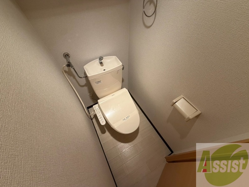 トイレ　こちらはトイレです。清潔感があり、安心して使用できます。