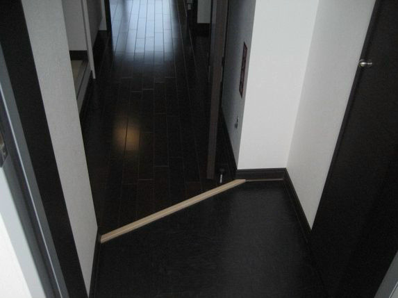 玄関　別号室の写真となります