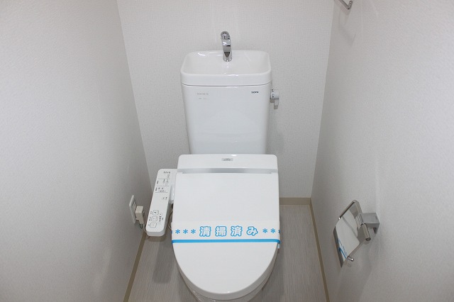 地下鉄谷町線 平野駅 徒歩8分 3階建 築11年のトイレ写真