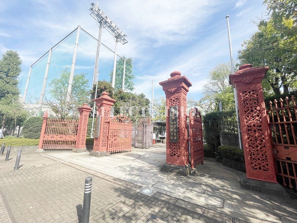 高校・高専　私立学習院女子高等科（高校・高専）まで1330m