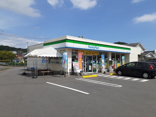 コンビニ　ファミリーマート国分中央四丁目（コンビニ）まで600m