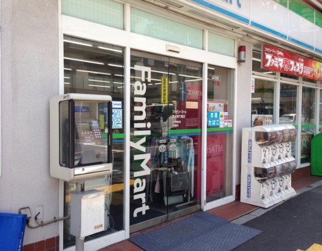 コンビニ　ファミリーマート（コンビニ）まで10m