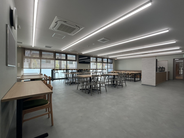 学生会館ロイヤルジェルム学南町の居間写真