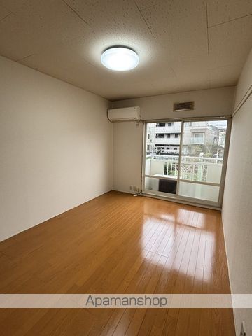 京王井の頭線 三鷹台駅 徒歩3分 2階建 築36年の居間写真