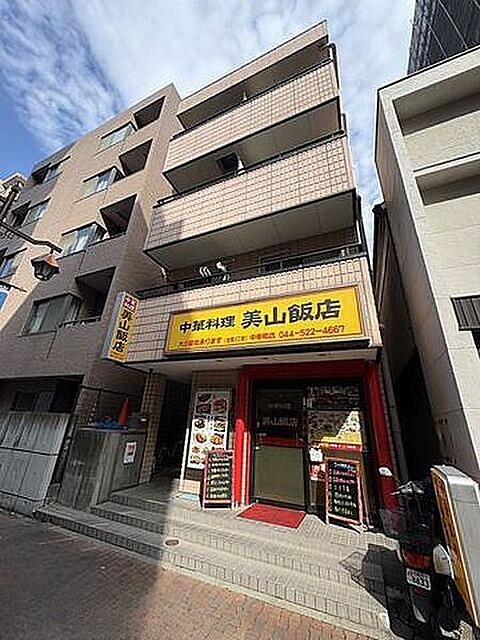 建物外観　オートロック完備