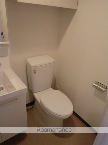 都営大江戸線 西新宿五丁目駅 徒歩4分 5階建 築15年のトイレ写真