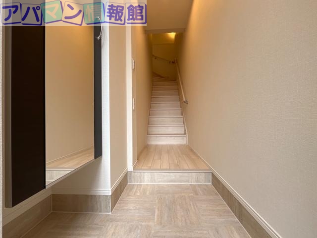 新潟市中央区鳥屋野新築アパートの玄関写真