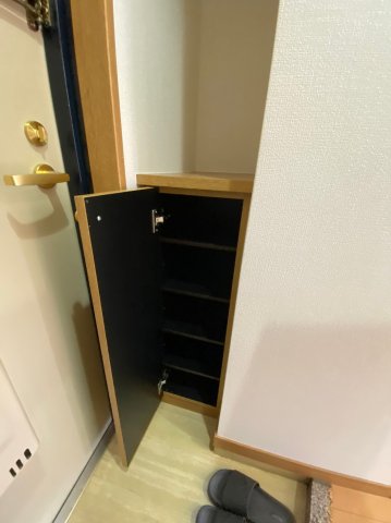 地下鉄東山線 栄駅 徒歩8分 14階建 築23年の玄関写真