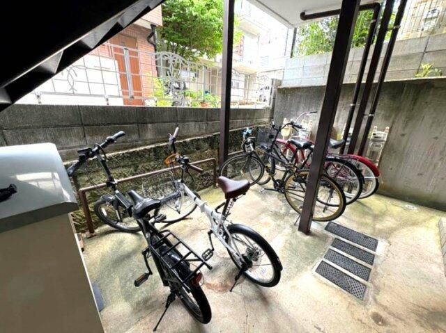 駐車場　■シューズクローゼット