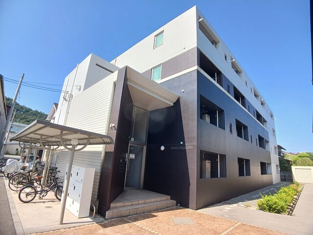 ＪＲ山陽本線 福山駅 バス乗車時間：16分 最寄りバス停で下車 徒歩10分 築10年