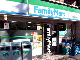 コンビニ　ファミリーマート（コンビニ）まで150m