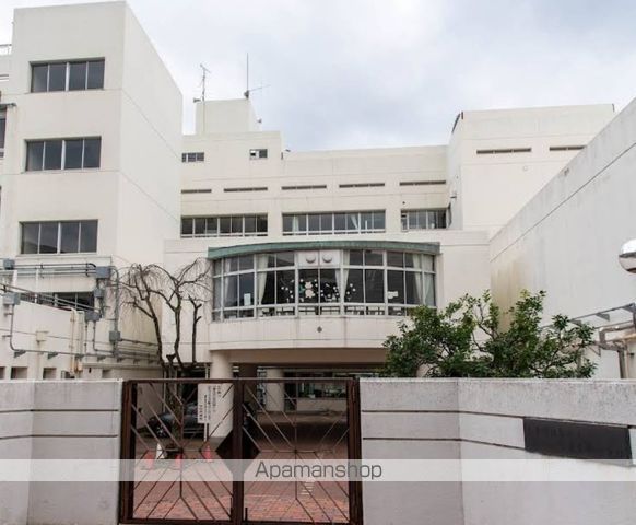 小学校　余丁町小学校（小学校）まで857m