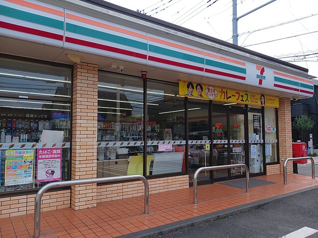 コンビニ　セブンイレブン三鷹連雀通り店（コンビニ）まで365m