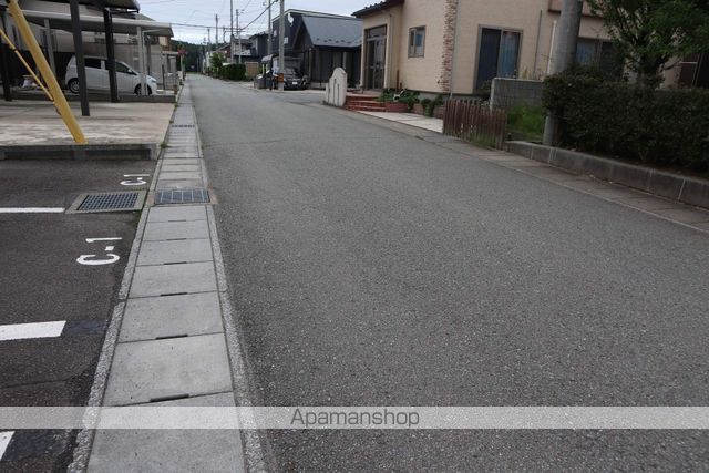 その他　前面道路（その他）まで0m