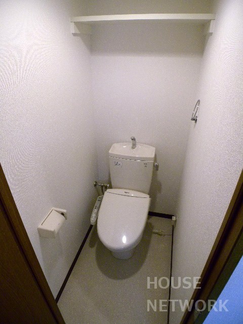 トイレ　当社は河原町今出川交差点より西に30m、南側です。