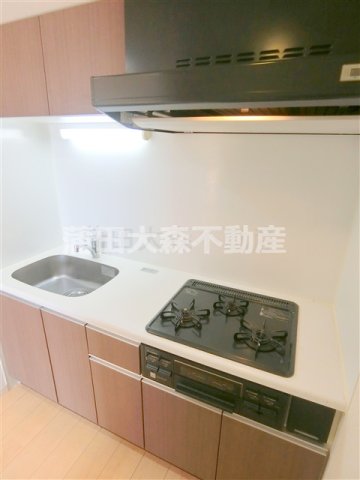 キッチン　3口ガスグリル付システムキッチン