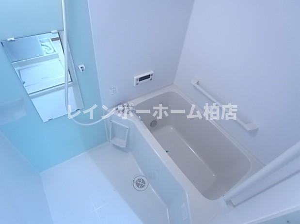 バス・シャワールーム　落ち着いた空間のお風呂です