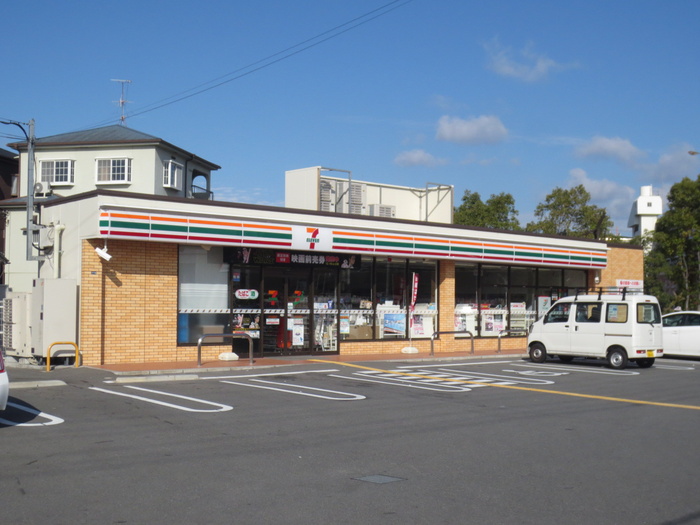 コンビニ　セブンイレブン（コンビニ）まで400m
