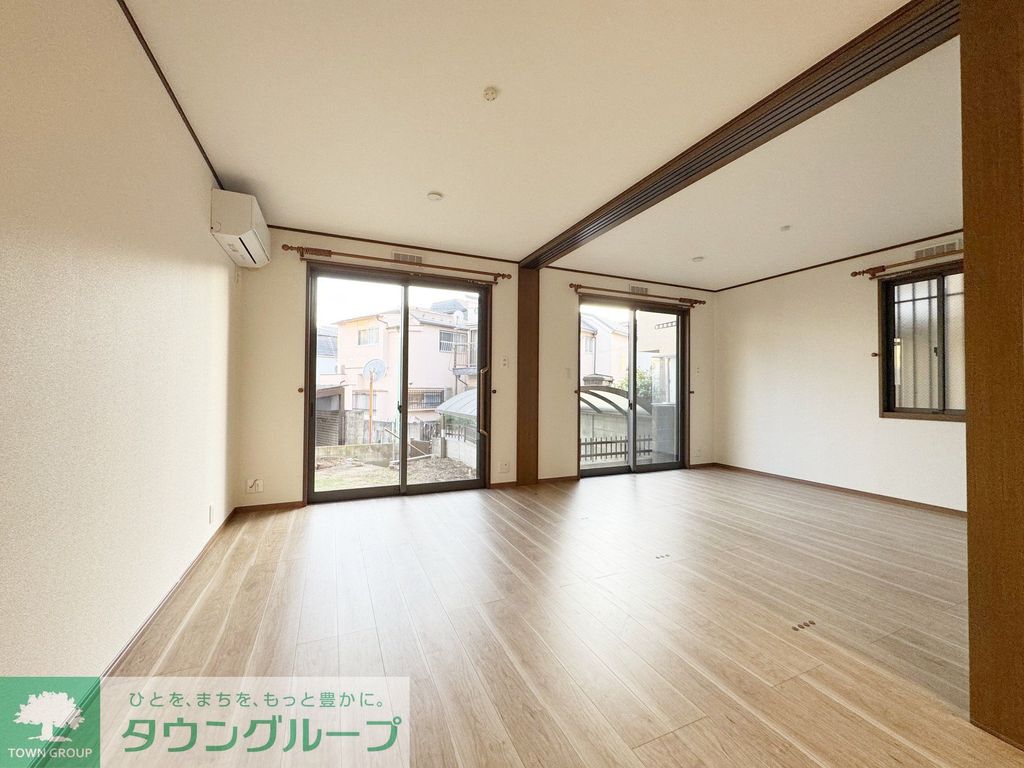 千歳台1丁目戸建の居間写真
