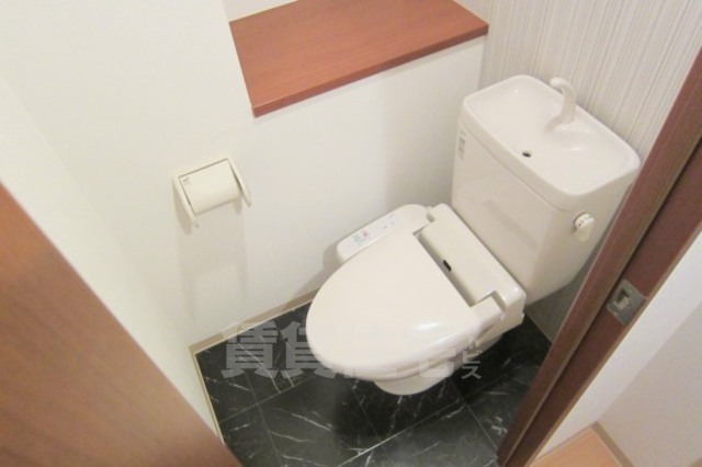 ＪＲ東海道本線 吹田駅 徒歩7分 3階建 築18年のトイレ写真