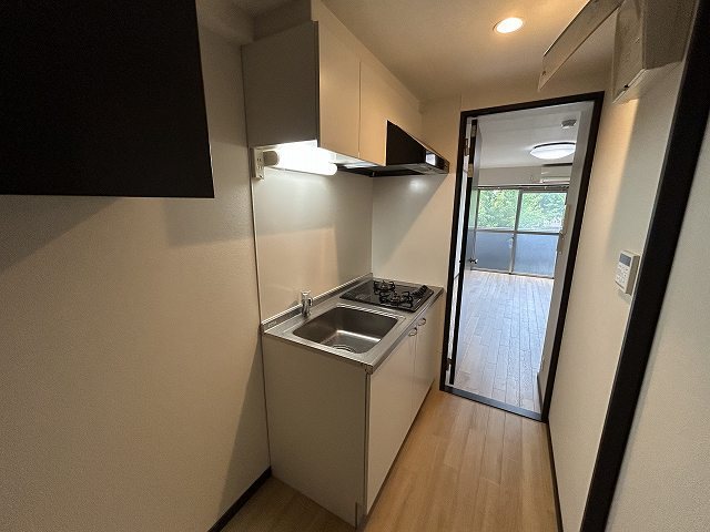 キッチン　同物件別部屋