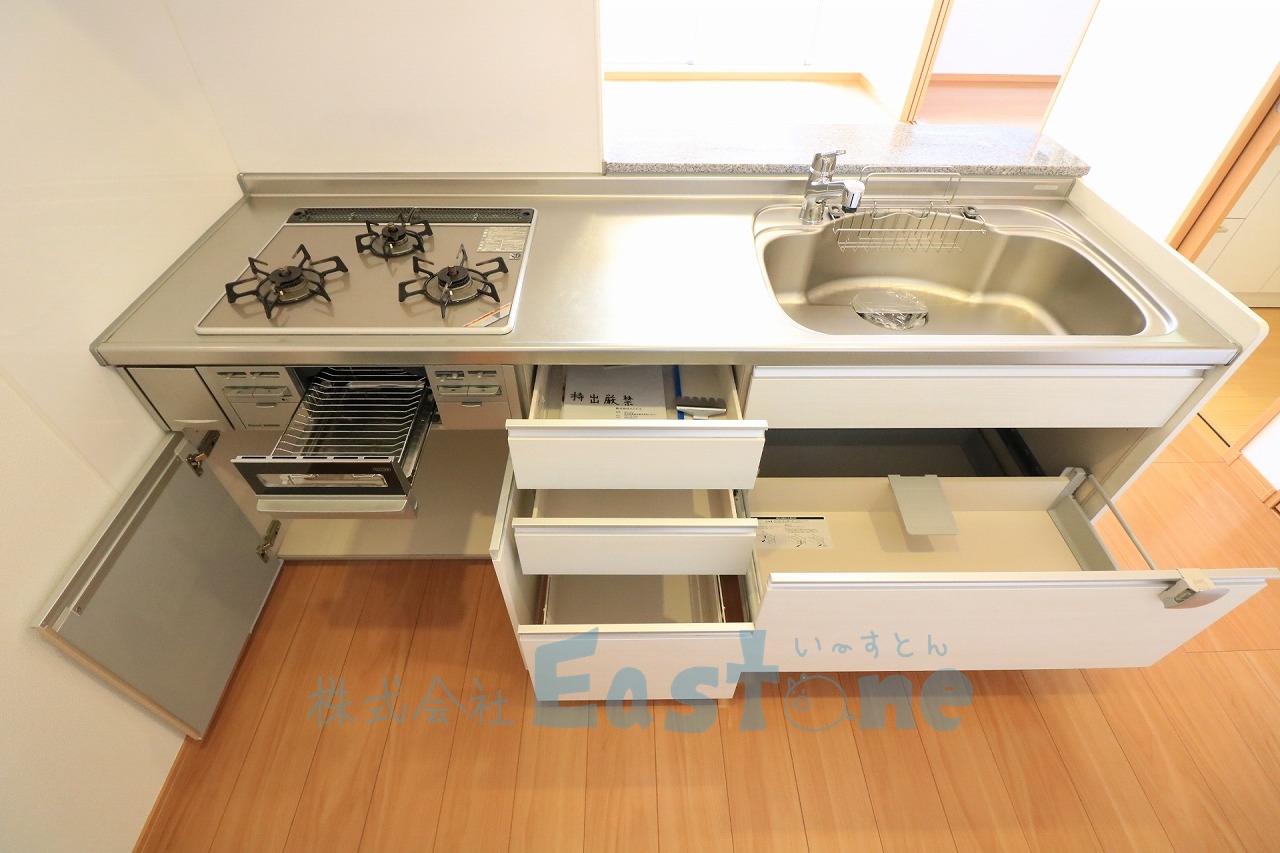 その他　たっぷり入る収納が嬉しいシステムキッチン♪