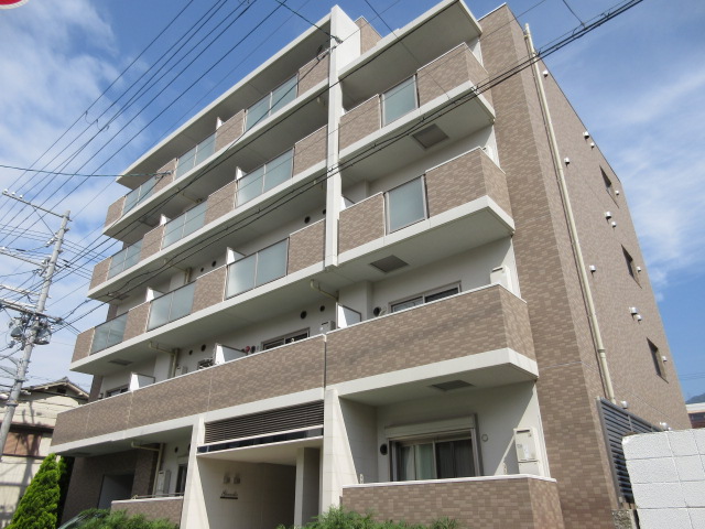 建物外観　タイル張りのお洒落な外観です。
