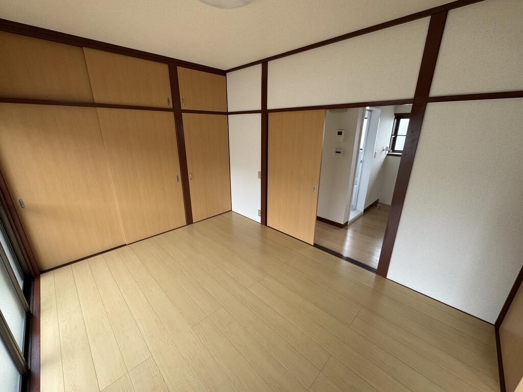 その他部屋・スペース　2面採光なので日の光が温かく感じられます♪