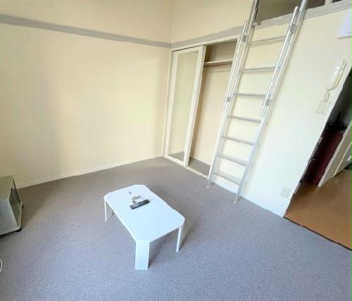 居室・リビング　現状優先。設置は現地と異なる可能性があります。