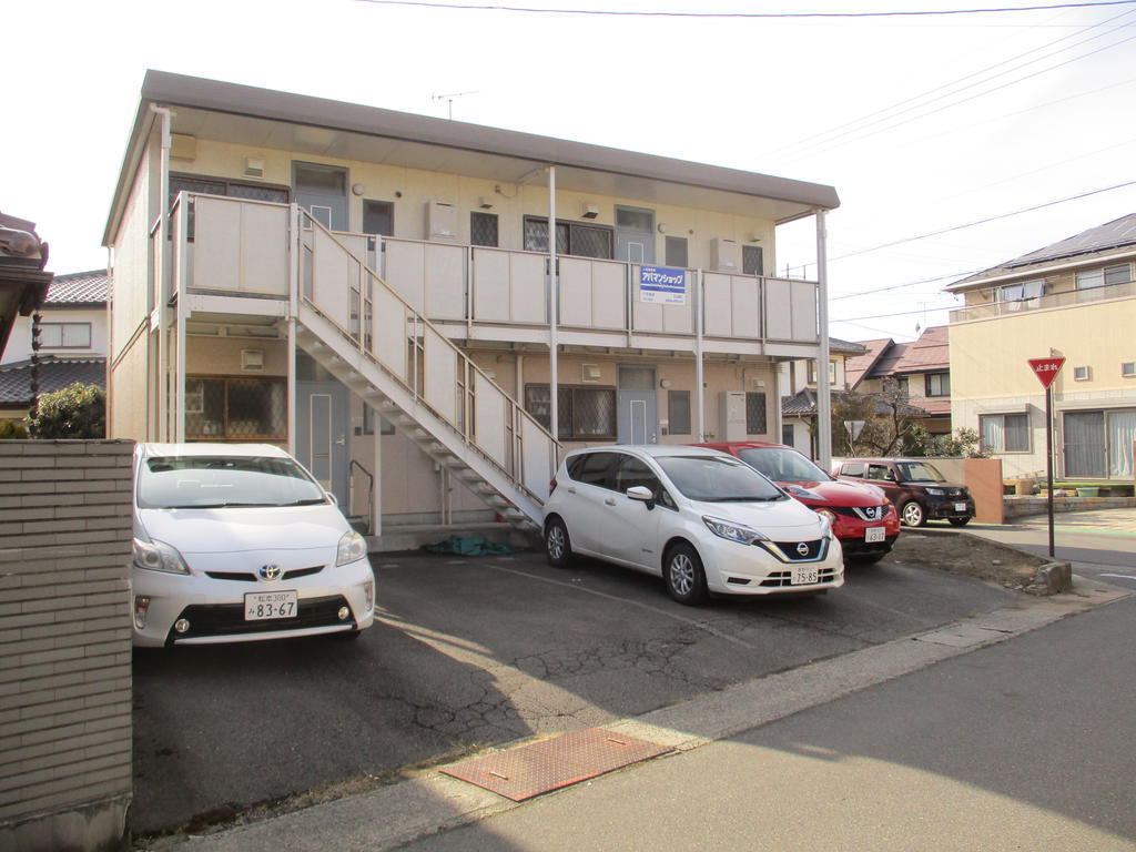 長野市川中島町御厨のアパートの建物外観
