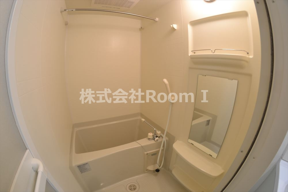 バス・シャワールーム　コンパクトで使いやすいお風呂です