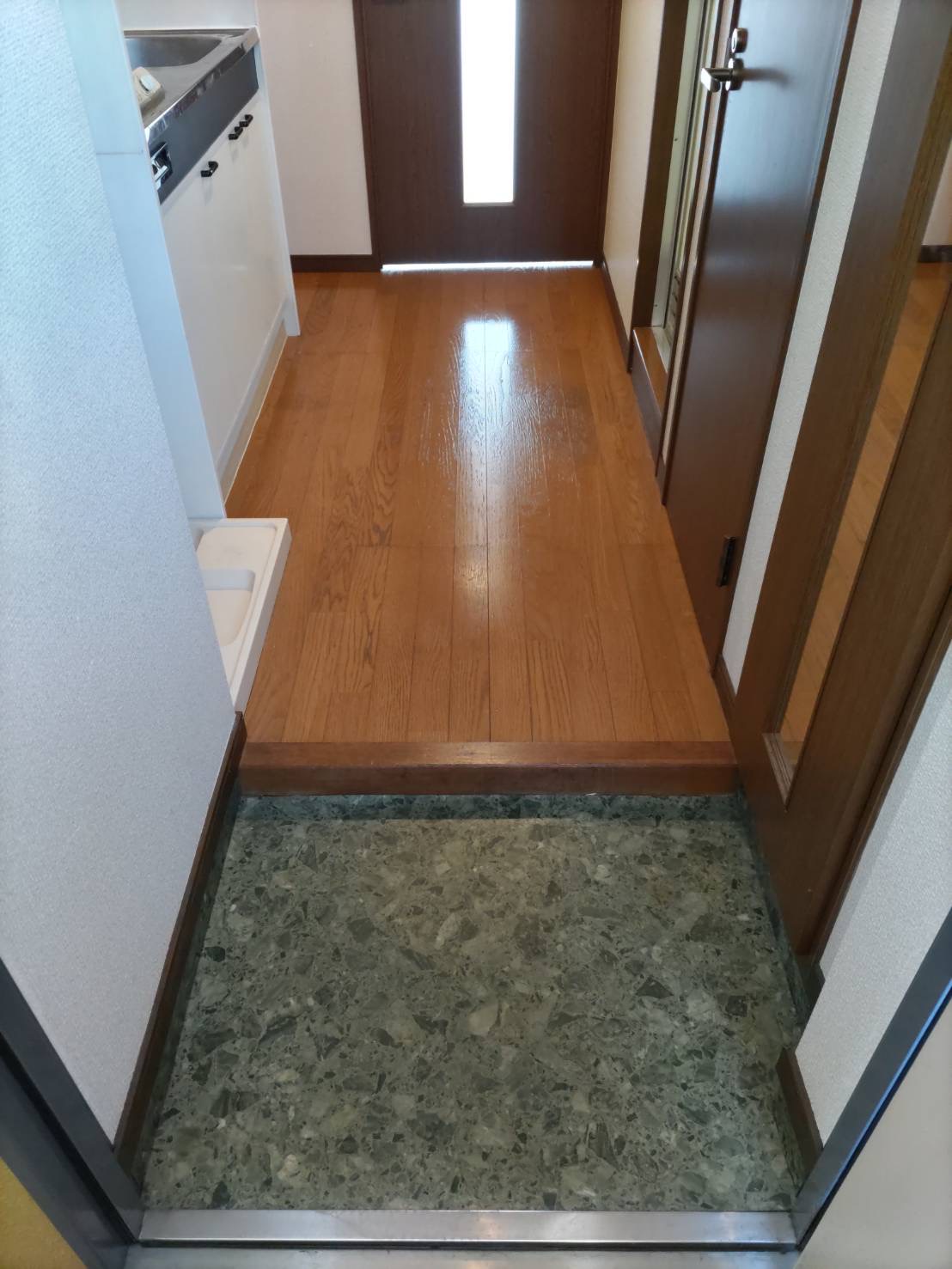 玄関　※同タイプの参考画像です。