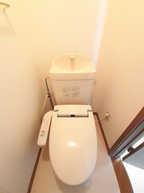 【津山市高野本郷のアパートのトイレ】