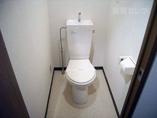 トイレ　落ち着く内装のトイレです