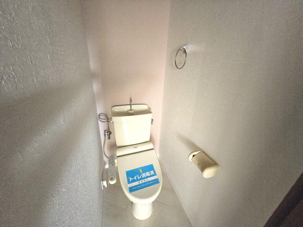 トイレ　温水暖房便座付き