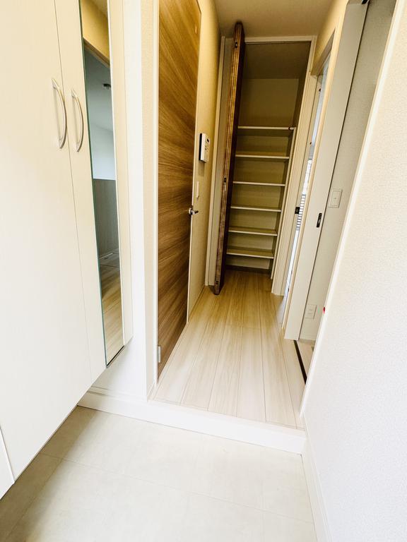 玄関　※この画像の反転タイプのお部屋です
