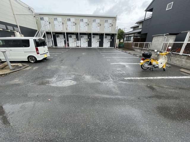 駐車場　エントランス