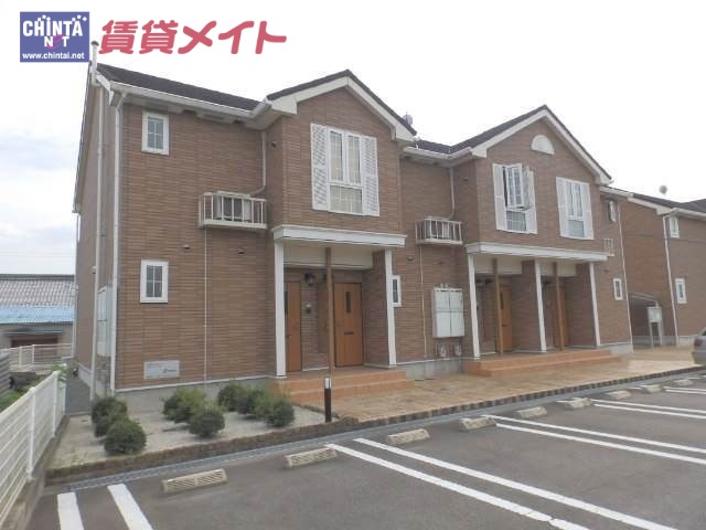 津市庄田町のアパートの建物外観