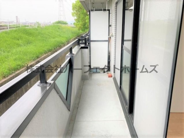 バルコニー　外からの目が気にならないバルコニーで洗濯物が干せます