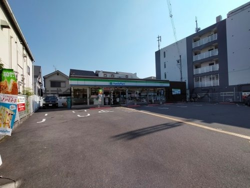 コンビニ　ファミリーマート 枚方牧野本町店（コンビニ）まで674m