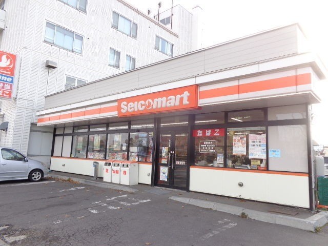 【函館市堀川町のアパートのコンビニ】