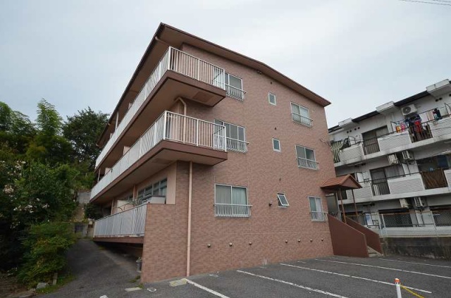 広島市西区草津梅が台のマンションの建物外観