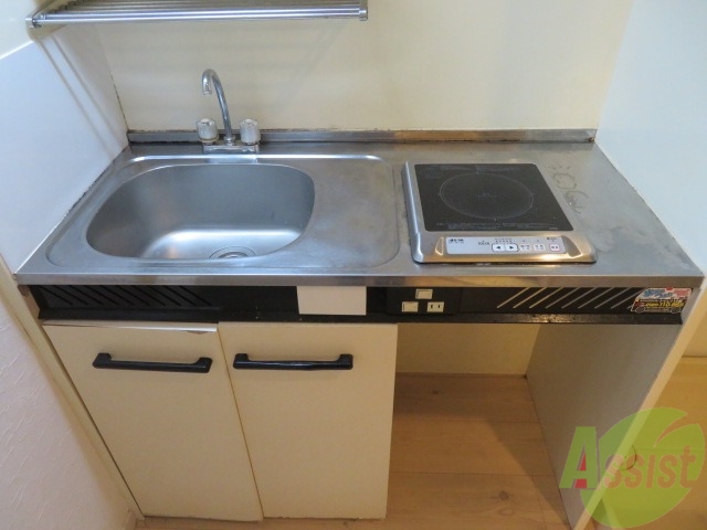 キッチン　キッチンにはコンロが設置されているので、すぐに使用できます。