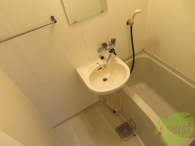 バス・シャワールーム　こちらはバスルームになります。日々の疲れを癒してください。