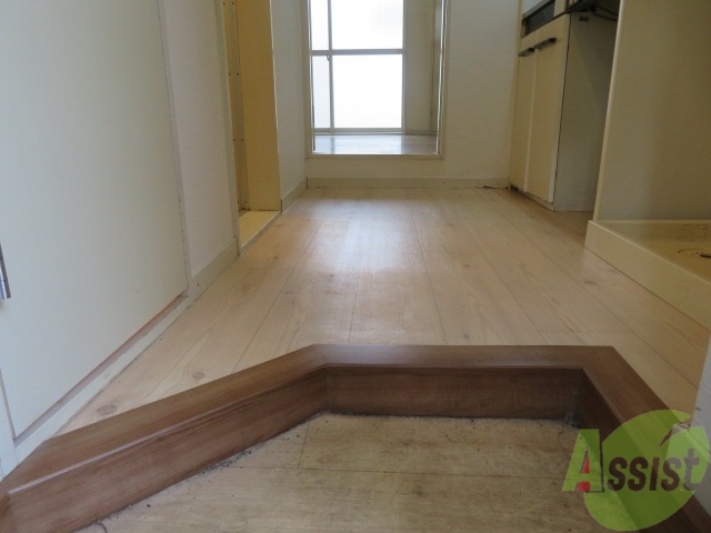 玄関　玄関から撮影しました。収納もあるので、安心ですね。