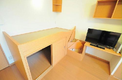 収納　ベッド下、ステップ部分収納有り。